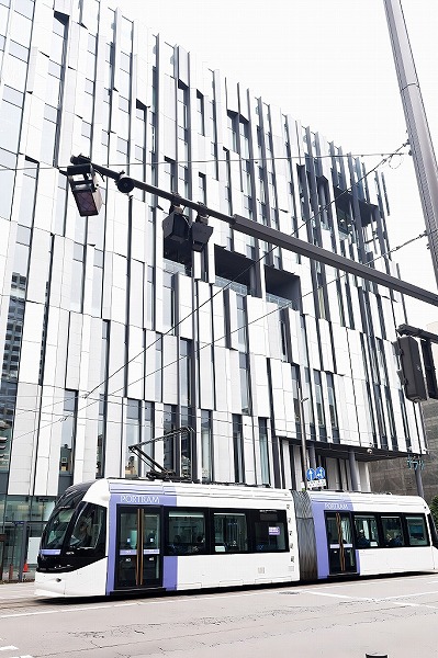 富山市ガラス美術館