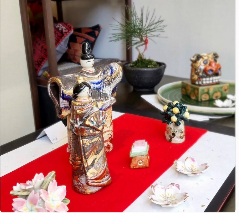 立ち雛（平安雅）